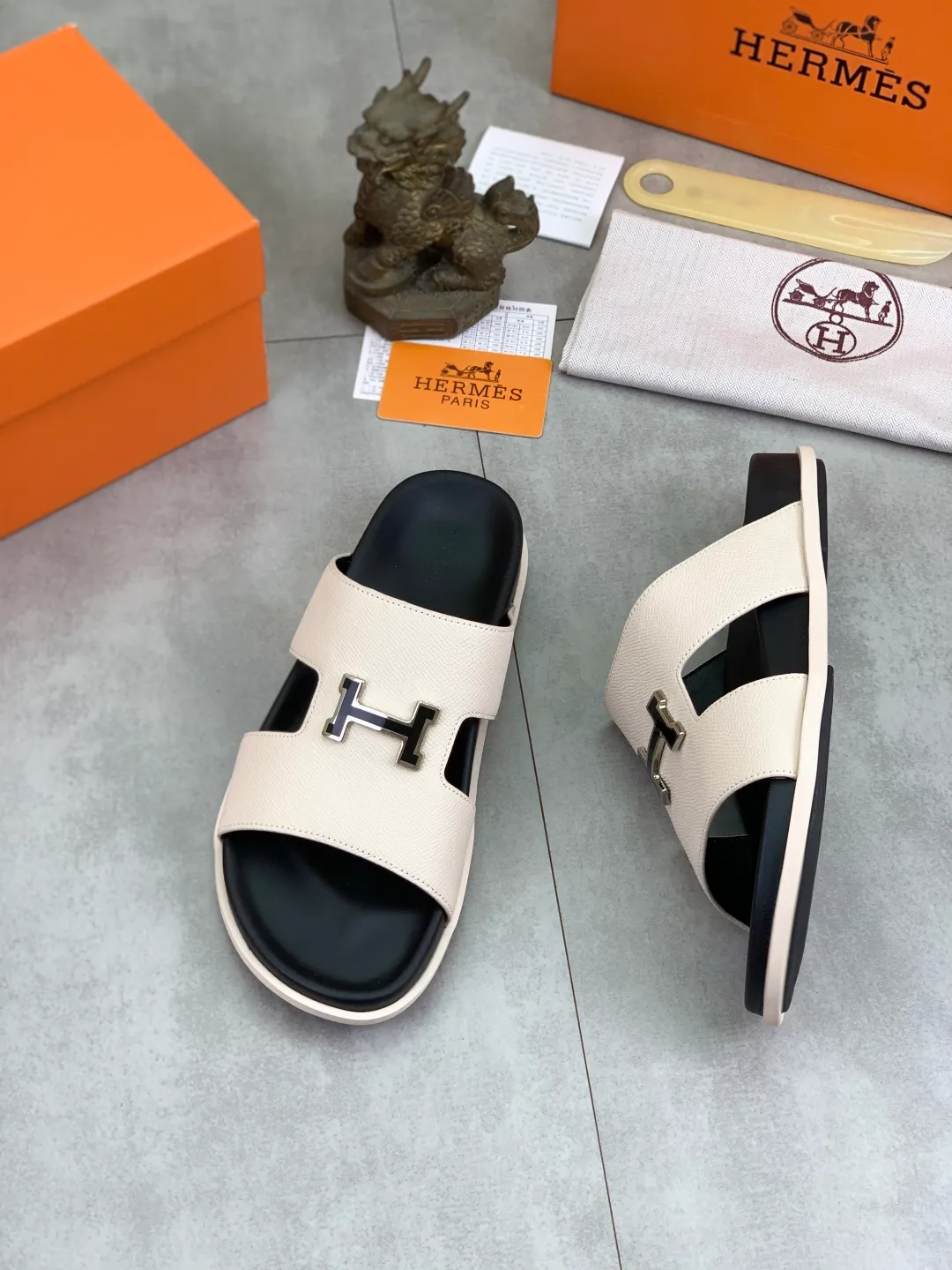 Men's shoes 💰P440 New [HERMES] high-end quality new Hermès slippers, made of imported calfskin, wear-resistant and non-slip rubber outsole. Fashionable and elegant code number: 39-44 (38 45 46 customized)